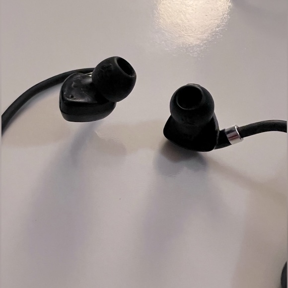 JLab Audio JBuds Pro Wireless Signature Earbuds Black - Picture 4 of 8